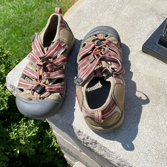 Keen Hiking Closed Toe Sandals Boys Size 5 US Waterproof Outdoors Tan Orange - Picture 12 of 16